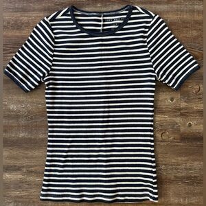 Navy and white striped tee EUC